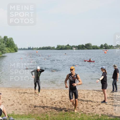 21.06.2025 - 27. Vierlanden-Triathlon MichiJ http://msf.ph/oto/8000649 15.06.2026 10:03:57 Schwimmen 415, 427, 436, 1398 meine-sportfotos.de