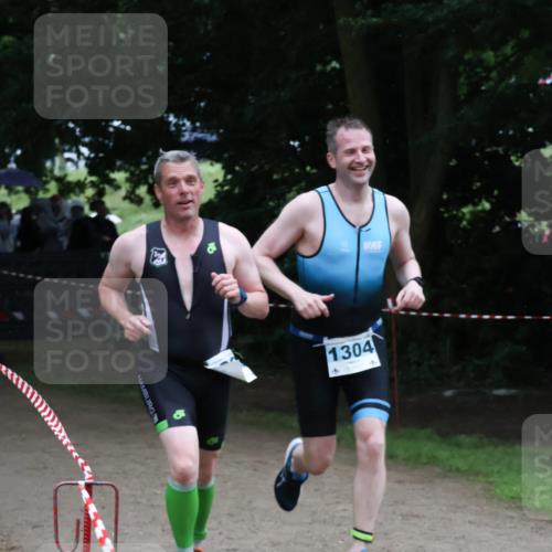 21.06.2025 - 27. Vierlanden-Triathlon Lena Gebhardt http://msf.ph/oto/8000658 15.06.2025 14:03:20 Laufen 1304 meine-sportfotos.de