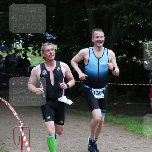 21.06.2025 - 27. Vierlanden-Triathlon Lena Gebhardt http://msf.ph/oto/8000669 15.06.2025 14:03:20 Laufen 1304 meine-sportfotos.de