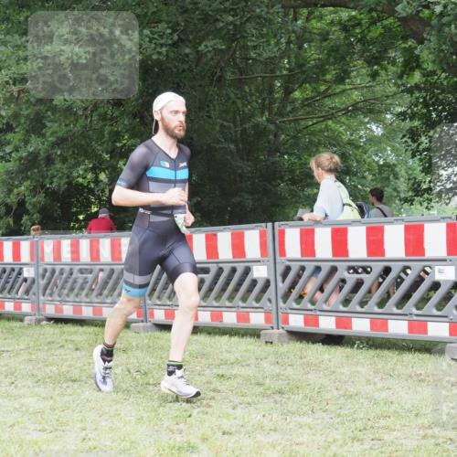 21.06.2025 - 27. Vierlanden-Triathlon KatJ http://msf.ph/oto/8000670 15.06.2025 12:54:23 Ziel 757, 999, 1000, 1001, 1003 meine-sportfotos.de
