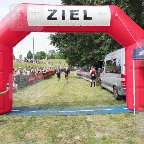 21.06.2025 - 27. Vierlanden-Triathlon MichiJ http://msf.ph/oto/8000671 15.06.2026 11:25:16 Ziel 545, 587 meine-sportfotos.de