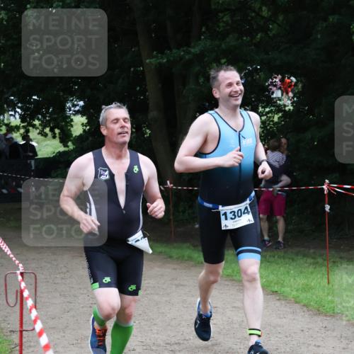 21.06.2025 - 27. Vierlanden-Triathlon Lena Gebhardt http://msf.ph/oto/8000676 15.06.2025 14:03:21 Laufen 1304 meine-sportfotos.de