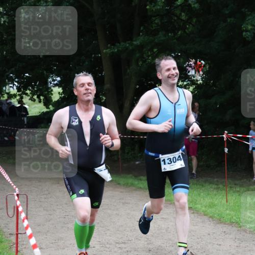 21.06.2025 - 27. Vierlanden-Triathlon Lena Gebhardt http://msf.ph/oto/8000680 15.06.2025 14:03:21 Laufen 10, 2025, 1304 meine-sportfotos.de