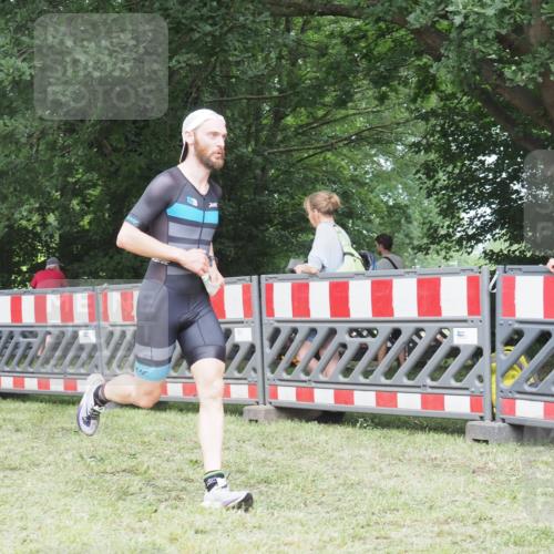 21.06.2025 - 27. Vierlanden-Triathlon KatJ http://msf.ph/oto/8000690 15.06.2025 12:54:23 Ziel 757, 999, 1000, 1001, 1003 meine-sportfotos.de