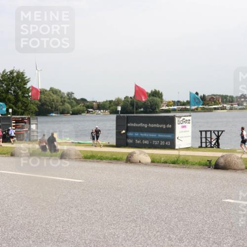21.06.2025 - 27. Vierlanden-Triathlon H.Heesch http://msf.ph/oto/8000696 15.06.2025 11:42:21 Radfahren 250, 702 meine-sportfotos.de