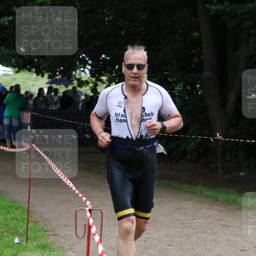 21.06.2025 - 27. Vierlanden-Triathlon Lena Gebhardt http://msf.ph/oto/8000700 15.06.2025 14:03:33 Laufen  meine-sportfotos.de