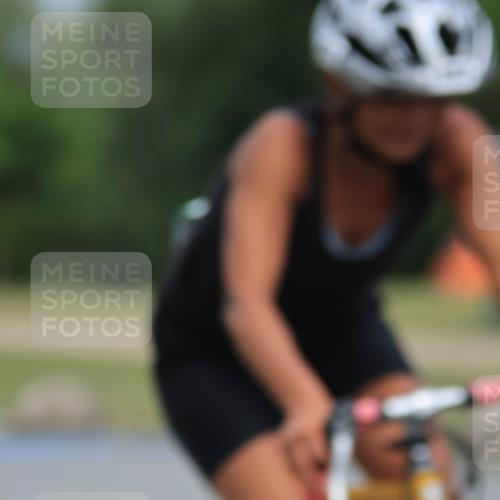 21.06.2025 - 27. Vierlanden-Triathlon H.Heesch http://msf.ph/oto/8000704 15.06.2025 12:36:25 Radfahren 893 meine-sportfotos.de