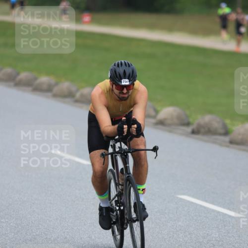 21.06.2025 - 27. Vierlanden-Triathlon H.Heesch http://msf.ph/oto/8000708 15.06.2025 12:36:57 Radfahren 754, 927, 978, 1034, 1035, 1036, 1037, 1038 meine-sportfotos.de