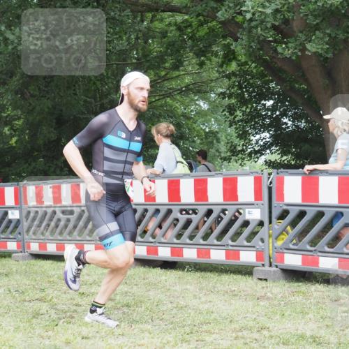 21.06.2025 - 27. Vierlanden-Triathlon KatJ http://msf.ph/oto/8000712 15.06.2025 12:54:23 Ziel 757, 999, 1000, 1001, 1003 meine-sportfotos.de