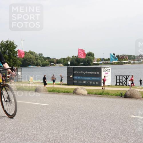 21.06.2025 - 27. Vierlanden-Triathlon H.Heesch http://msf.ph/oto/8000713 15.06.2025 11:42:31 Radfahren 48, 751, 859 meine-sportfotos.de