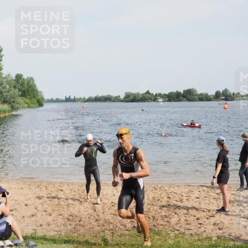 21.06.2025 - 27. Vierlanden-Triathlon MichiJ http://msf.ph/oto/8000714 15.06.2026 10:03:57 Schwimmen 415, 427, 436, 1398 meine-sportfotos.de