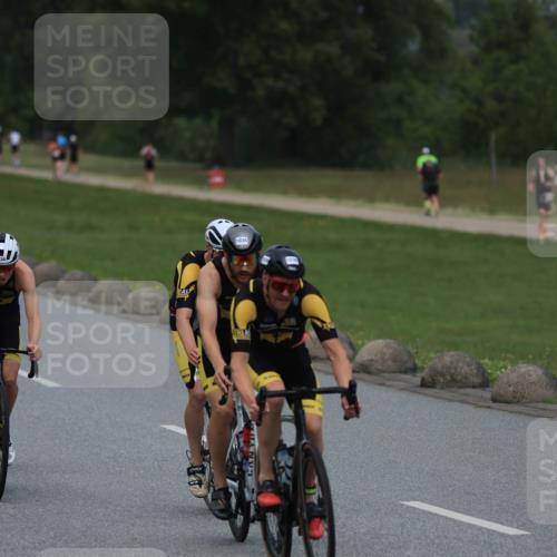 21.06.2025 - 27. Vierlanden-Triathlon H.Heesch http://msf.ph/oto/8000729 15.06.2025 12:36:59 Radfahren 754, 927, 978, 1034, 1035, 1036, 1037, 1038 meine-sportfotos.de