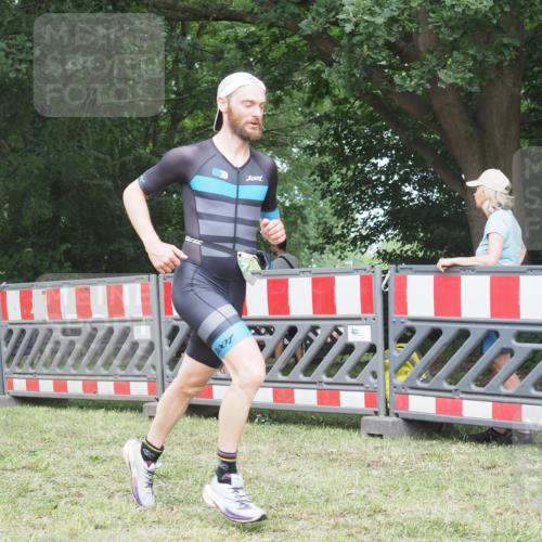 21.06.2025 - 27. Vierlanden-Triathlon KatJ http://msf.ph/oto/8000730 15.06.2025 12:54:23 Ziel 757, 999, 1000, 1001, 1003 meine-sportfotos.de