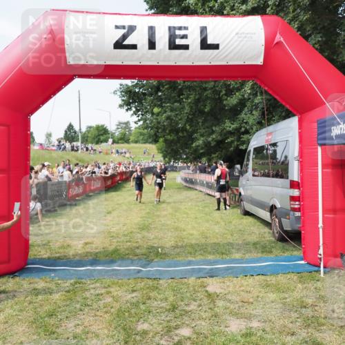 21.06.2025 - 27. Vierlanden-Triathlon MichiJ http://msf.ph/oto/8000735 15.06.2026 11:25:17 Ziel 545, 587 meine-sportfotos.de
