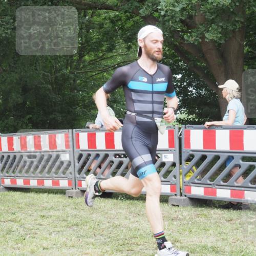 21.06.2025 - 27. Vierlanden-Triathlon KatJ http://msf.ph/oto/8000743 15.06.2025 12:54:23 Ziel 757, 999, 1000, 1001, 1003 meine-sportfotos.de