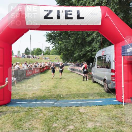 21.06.2025 - 27. Vierlanden-Triathlon MichiJ http://msf.ph/oto/8000745 15.06.2026 11:25:17 Ziel 545, 587 meine-sportfotos.de