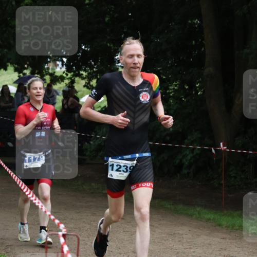 21.06.2025 - 27. Vierlanden-Triathlon Lena Gebhardt http://msf.ph/oto/8000751 15.06.2025 14:03:49 Laufen 1179, 20, 1239 meine-sportfotos.de