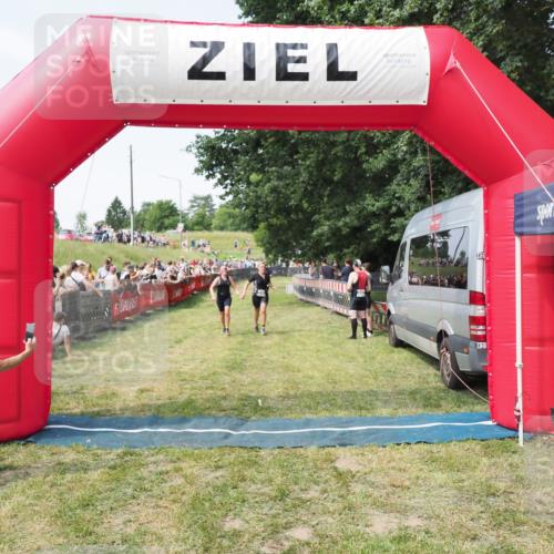 21.06.2025 - 27. Vierlanden-Triathlon MichiJ http://msf.ph/oto/8000764 15.06.2026 11:25:17 Ziel 545, 587 meine-sportfotos.de