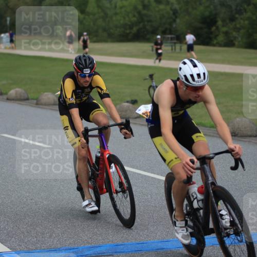 21.06.2025 - 27. Vierlanden-Triathlon H.Heesch http://msf.ph/oto/8000767 15.06.2025 12:37:01 Radfahren 754, 904, 927, 978, 1005, 1034, 1035, 1036, 1037, 1038 meine-sportfotos.de