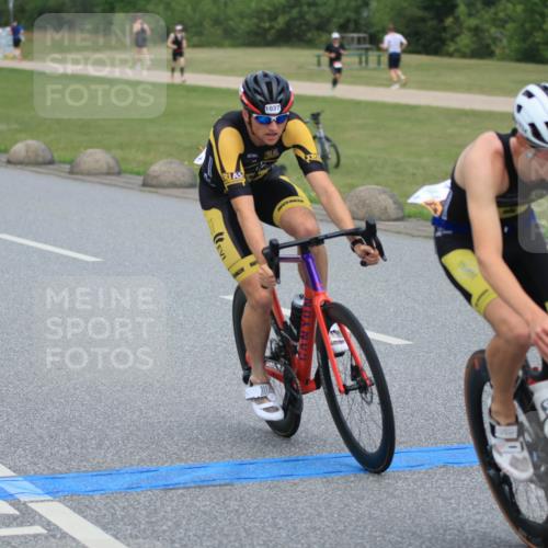 21.06.2025 - 27. Vierlanden-Triathlon H.Heesch http://msf.ph/oto/8000781 15.06.2025 12:37:01 Radfahren 754, 904, 927, 978, 1005, 1034, 1035, 1036, 1037, 1038 meine-sportfotos.de