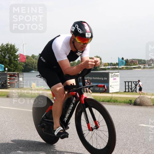 21.06.2025 - 27. Vierlanden-Triathlon H.Heesch http://msf.ph/oto/8000782 15.06.2025 11:42:47 Radfahren 697, 781, 862 meine-sportfotos.de