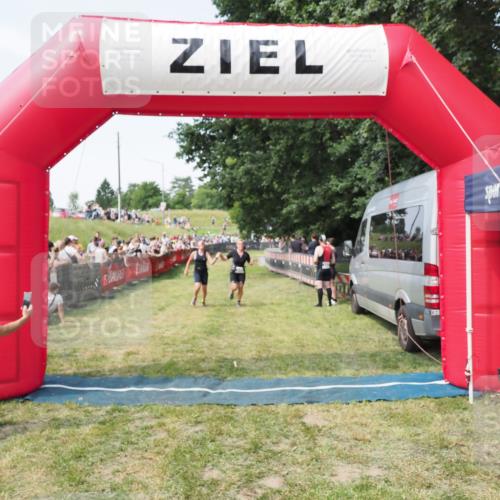21.06.2025 - 27. Vierlanden-Triathlon MichiJ http://msf.ph/oto/8000783 15.06.2026 11:25:17 Ziel 545, 587 meine-sportfotos.de