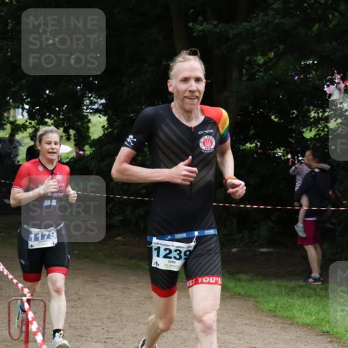 21.06.2025 - 27. Vierlanden-Triathlon Lena Gebhardt http://msf.ph/oto/8000784 15.06.2025 14:03:49 Laufen 1179, 1, 202, 1239 meine-sportfotos.de