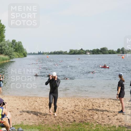 21.06.2025 - 27. Vierlanden-Triathlon MichiJ http://msf.ph/oto/8000785 15.06.2026 10:03:58 Schwimmen 415, 427, 436, 1398 meine-sportfotos.de