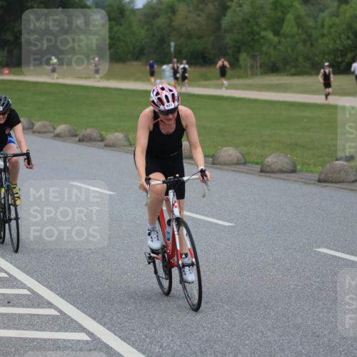 21.06.2025 - 27. Vierlanden-Triathlon H.Heesch http://msf.ph/oto/8000795 15.06.2025 12:37:03 Radfahren 904, 927, 978, 1005, 1034, 1035, 1036, 1037, 1038 meine-sportfotos.de