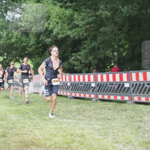 21.06.2025 - 27. Vierlanden-Triathlon KatJ http://msf.ph/oto/8000816 15.06.2025 12:54:29 Ziel 999, 1000, 1001, 1003 meine-sportfotos.de