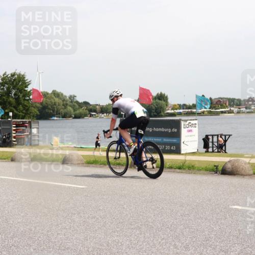 15.06.2025 - 27. Vierlanden-Triathlon H.Heesch http://msf.ph/oto/8000826 15.06.2025 11:43:01 Radfahren 642 meine-sportfotos.de