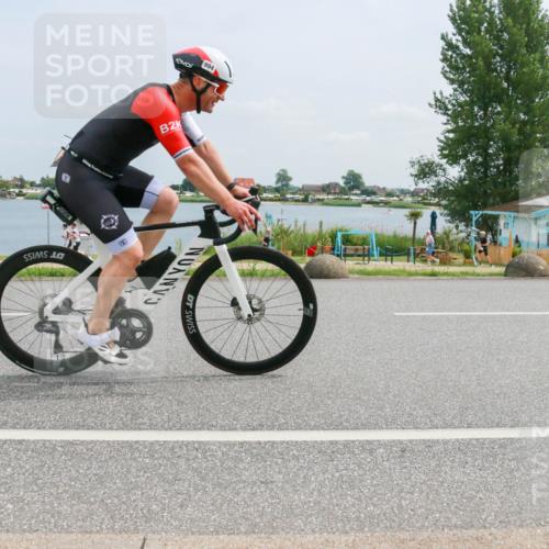 21.06.2025 - 27. Vierlanden-Triathlon H.Heesch http://msf.ph/oto/8000827 15.06.2025 12:34:12 Radfahren 994, 995, 996, 997, 998 meine-sportfotos.de