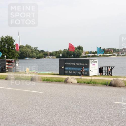 15.06.2025 - 27. Vierlanden-Triathlon H.Heesch http://msf.ph/oto/8000828 15.06.2025 11:43:04 Radfahren 642, 688, 817 meine-sportfotos.de