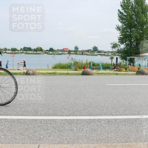 21.06.2025 - 27. Vierlanden-Triathlon H.Heesch http://msf.ph/oto/8000835 15.06.2025 12:34:25 Radfahren 824, 964 meine-sportfotos.de