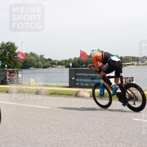 15.06.2025 - 27. Vierlanden-Triathlon H.Heesch http://msf.ph/oto/8000838 15.06.2025 11:43:08 Radfahren 688, 817, 854 meine-sportfotos.de