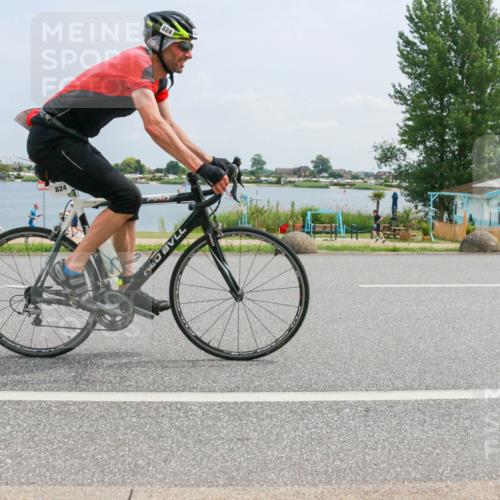 21.06.2025 - 27. Vierlanden-Triathlon H.Heesch http://msf.ph/oto/8000839 15.06.2025 12:34:25 Radfahren 824, 964 meine-sportfotos.de