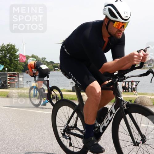 15.06.2025 - 27. Vierlanden-Triathlon H.Heesch http://msf.ph/oto/8000843 15.06.2025 11:43:08 Radfahren 688, 817, 854 meine-sportfotos.de