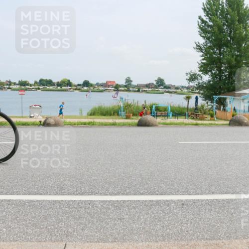 21.06.2025 - 27. Vierlanden-Triathlon H.Heesch http://msf.ph/oto/8000844 15.06.2025 12:34:26 Radfahren 824, 964 meine-sportfotos.de