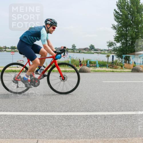 21.06.2025 - 27. Vierlanden-Triathlon H.Heesch http://msf.ph/oto/8000851 15.06.2025 12:34:26 Radfahren 824, 964 meine-sportfotos.de