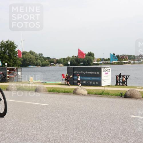 15.06.2025 - 27. Vierlanden-Triathlon H.Heesch http://msf.ph/oto/8000857 15.06.2025 11:43:10 Radfahren 688, 817, 853, 854 meine-sportfotos.de