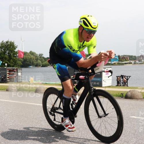 15.06.2025 - 27. Vierlanden-Triathlon H.Heesch http://msf.ph/oto/8000864 15.06.2025 11:43:10 Radfahren 688, 817, 853, 854 meine-sportfotos.de