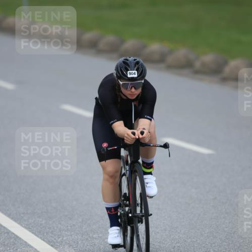 21.06.2025 - 27. Vierlanden-Triathlon H.Heesch http://msf.ph/oto/8000876 15.06.2025 12:37:07 Radfahren 904, 927, 930, 978, 1005 meine-sportfotos.de