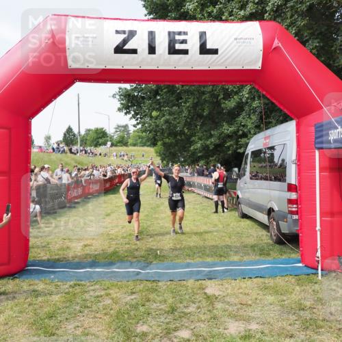 21.06.2025 - 27. Vierlanden-Triathlon MichiJ http://msf.ph/oto/8000880 15.06.2026 11:25:18 Ziel 325, 545, 587 meine-sportfotos.de