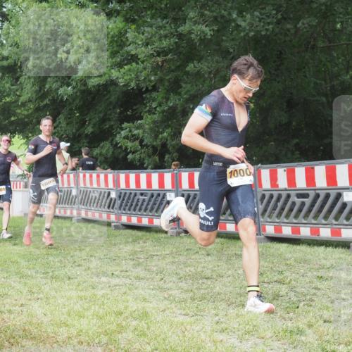 21.06.2025 - 27. Vierlanden-Triathlon KatJ http://msf.ph/oto/8000887 15.06.2025 12:54:29 Ziel 999, 1000, 1001, 1003 meine-sportfotos.de