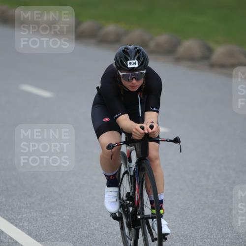 21.06.2025 - 27. Vierlanden-Triathlon H.Heesch http://msf.ph/oto/8000895 15.06.2025 12:37:08 Radfahren 904, 930, 1005 meine-sportfotos.de
