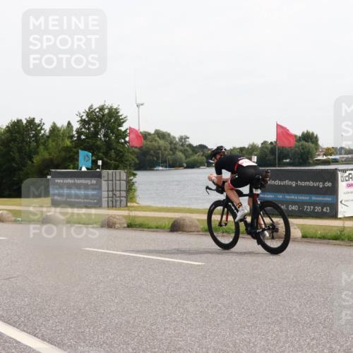 15.06.2025 - 27. Vierlanden-Triathlon H.Heesch http://msf.ph/oto/8000900 15.06.2025 10:28:01 Radfahren 73, 217, 485, 533 meine-sportfotos.de