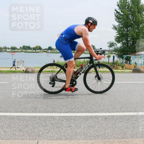 21.06.2025 - 27. Vierlanden-Triathlon H.Heesch http://msf.ph/oto/8000902 15.06.2025 12:34:35 Radfahren 891, 944, 1009, 1010, 1011, 1012, 1013 meine-sportfotos.de