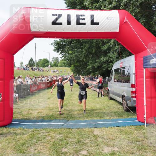 21.06.2025 - 27. Vierlanden-Triathlon MichiJ http://msf.ph/oto/8000906 15.06.2026 11:25:19 Ziel 325, 545, 587 meine-sportfotos.de