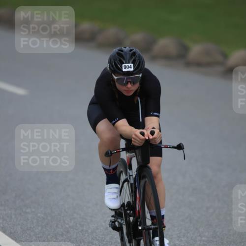 21.06.2025 - 27. Vierlanden-Triathlon H.Heesch http://msf.ph/oto/8000910 15.06.2025 12:37:08 Radfahren 904, 930, 1005 meine-sportfotos.de