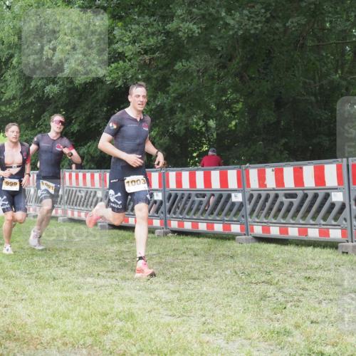 21.06.2025 - 27. Vierlanden-Triathlon KatJ http://msf.ph/oto/8000961 15.06.2025 12:54:30 Ziel 999, 1001, 1003 meine-sportfotos.de